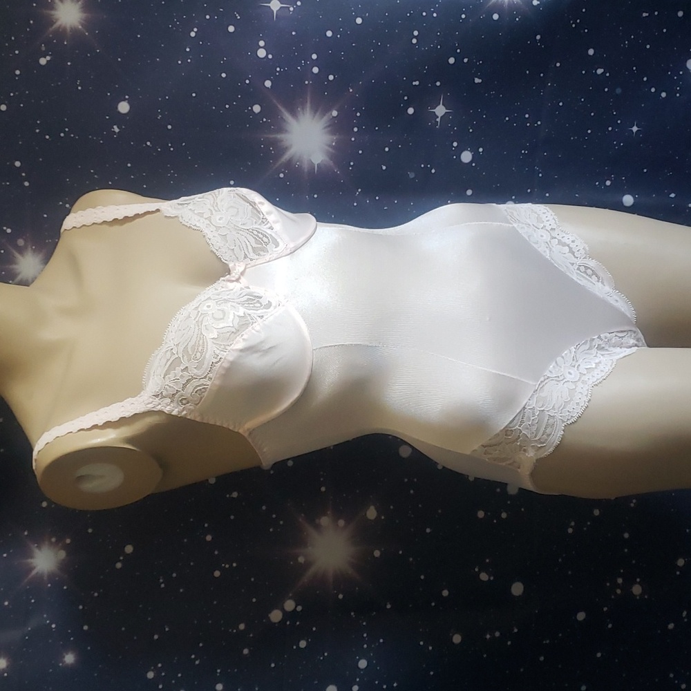 Vintage Olga blush pink nylon shiny second skin teddy lace lingerie 34B 34 b